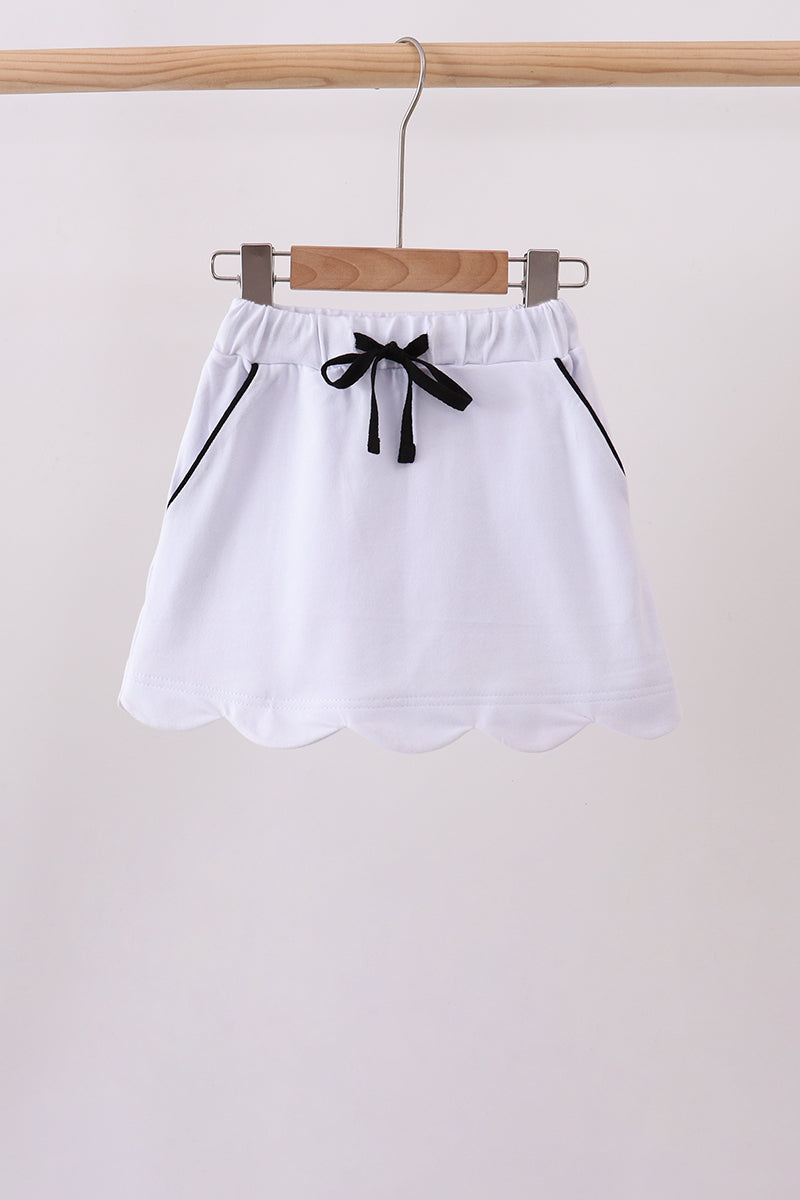 Snow white scallop hem bow skort